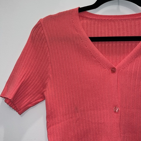 NWNT Dazy Pink Button Up - Picture 3 of 5